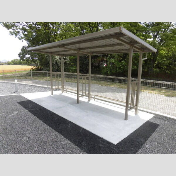 現地周辺 (駐輪場)