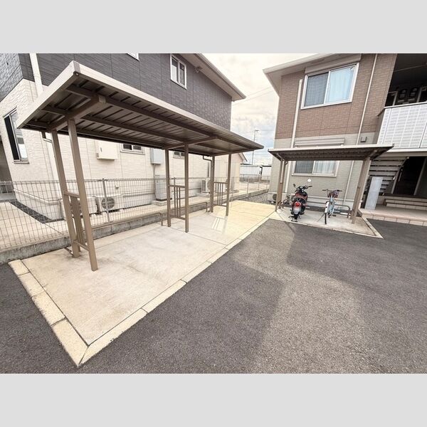 現地周辺 (駐輪場)