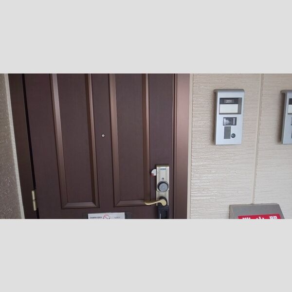 エントランス (201　玄関前)