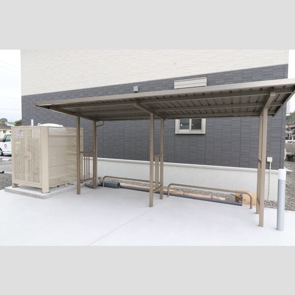 現地周辺 (駐輪場)