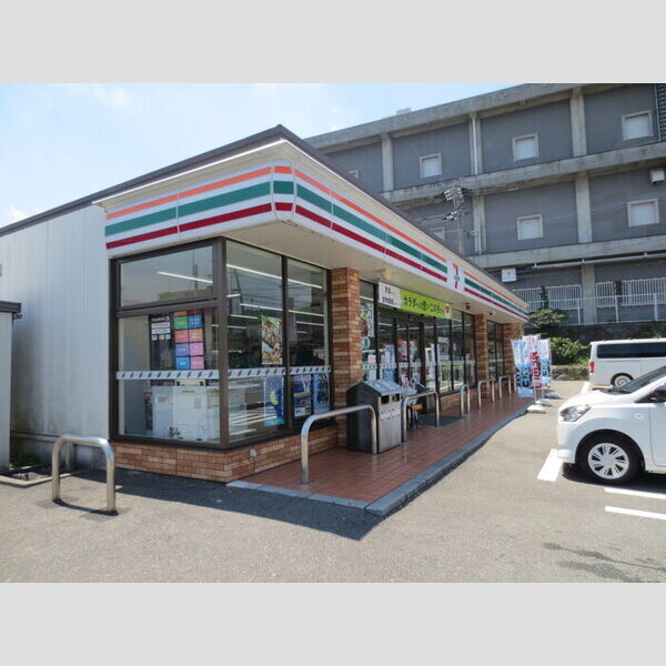 現地周辺 (セブンイレブン別府大学前店まで約673m)