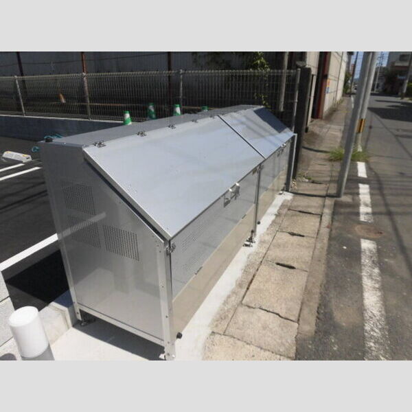 現地周辺 (ゴミ置場)