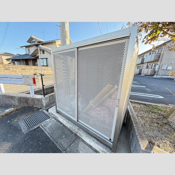 現地周辺 (ゴミ置場)