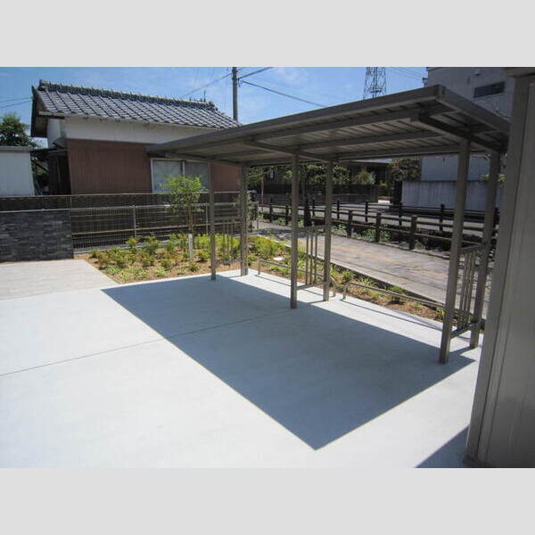 現地周辺 (駐輪場)