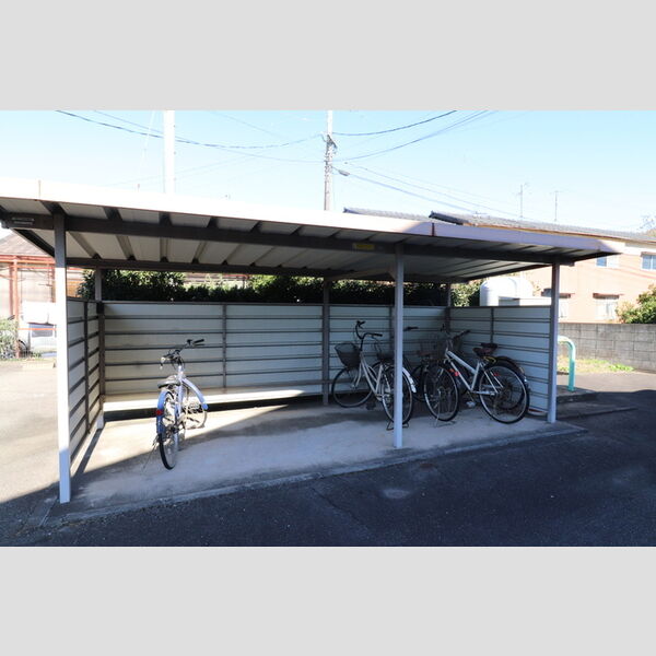 現地周辺 (駐輪場)