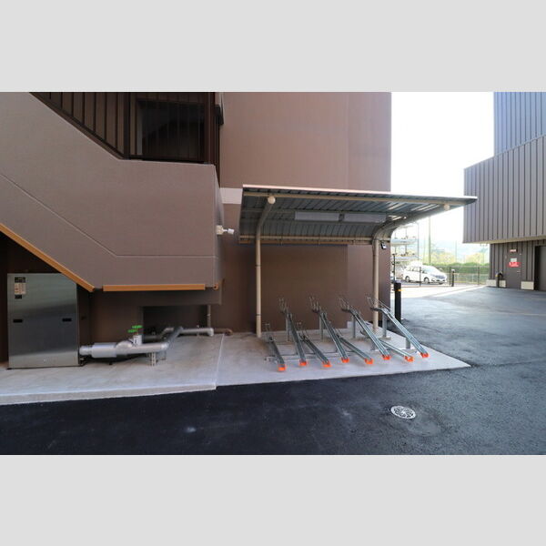 現地周辺 (駐輪場)