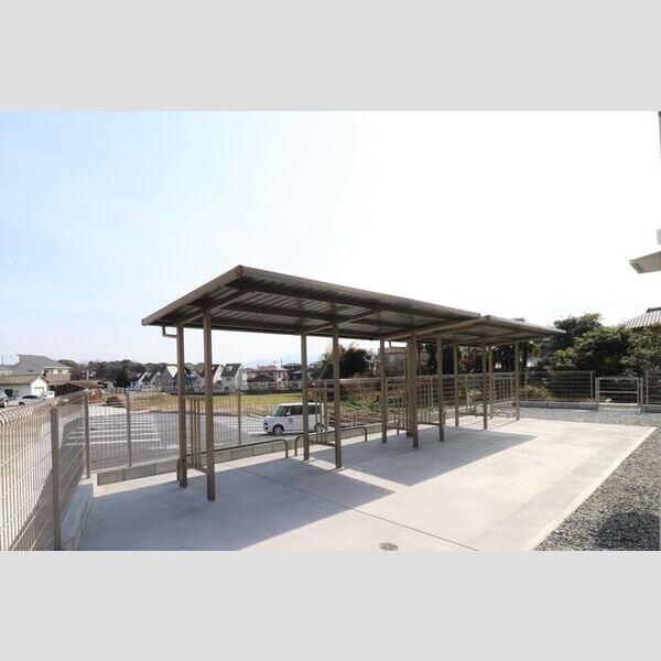 現地周辺 (駐輪場)