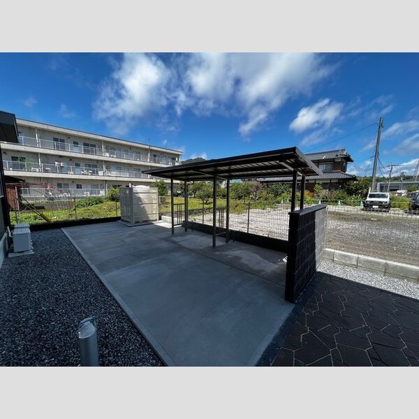 現地周辺 (駐輪場)