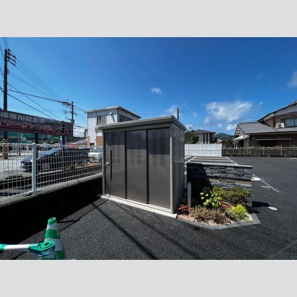 現地周辺 (ゴミ置き場)