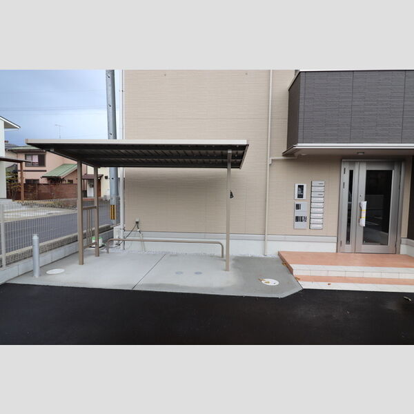 現地周辺 (駐輪場)