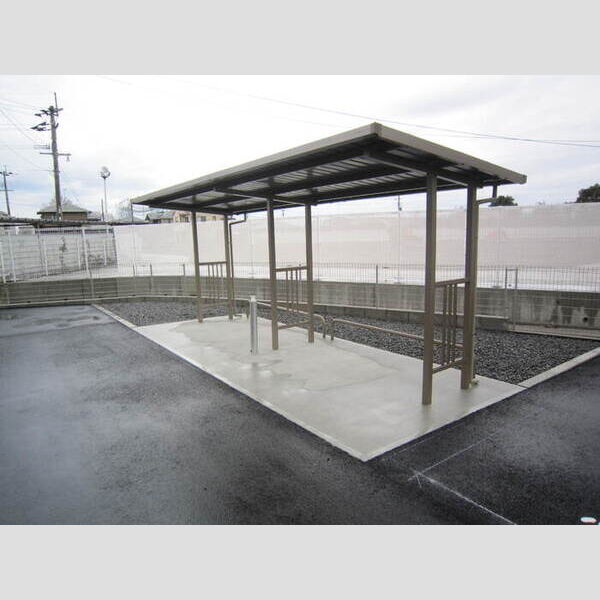 現地周辺 (駐輪場)