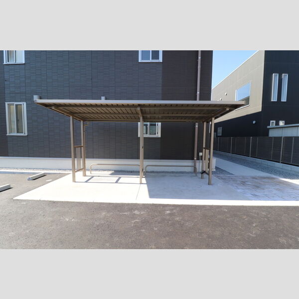 現地周辺 (駐輪場)