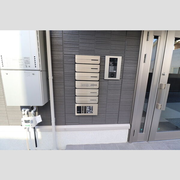 現地周辺 (オートロック　集合ポスト・宅配ボックス)