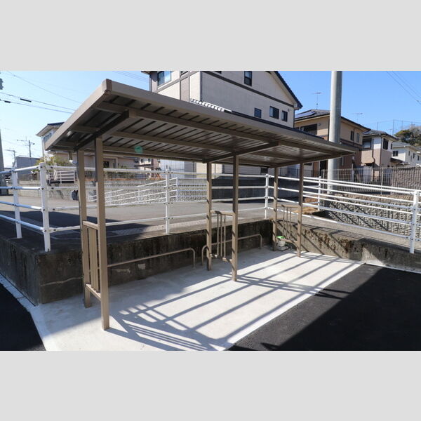 現地周辺 (駐輪場)