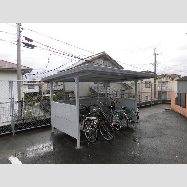 現地周辺 (駐輪場)