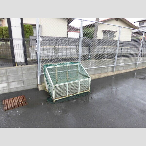 現地周辺 (ごみ置き場)