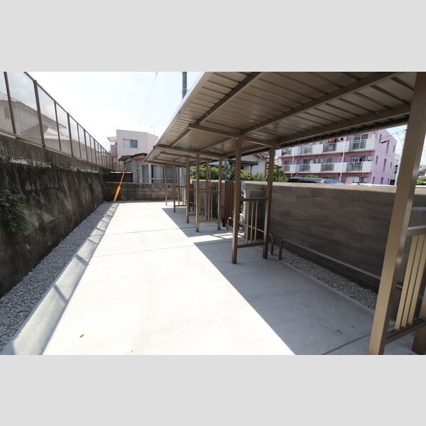 現地周辺 (駐輪場)