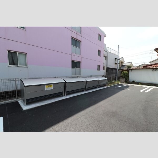 現地周辺 (ゴミ置場)