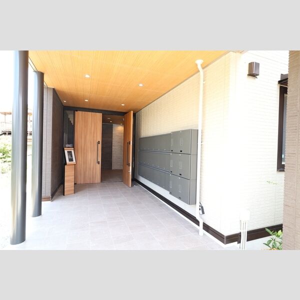 エントランス (エントランス)