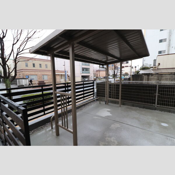 現地周辺 (駐輪場)