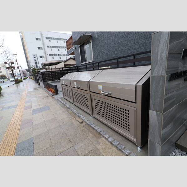 現地周辺 (ゴミ置場)