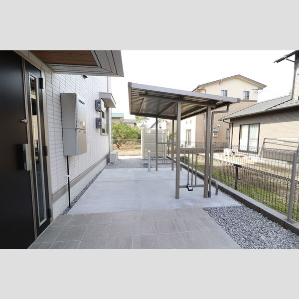 現地周辺 (駐輪場)