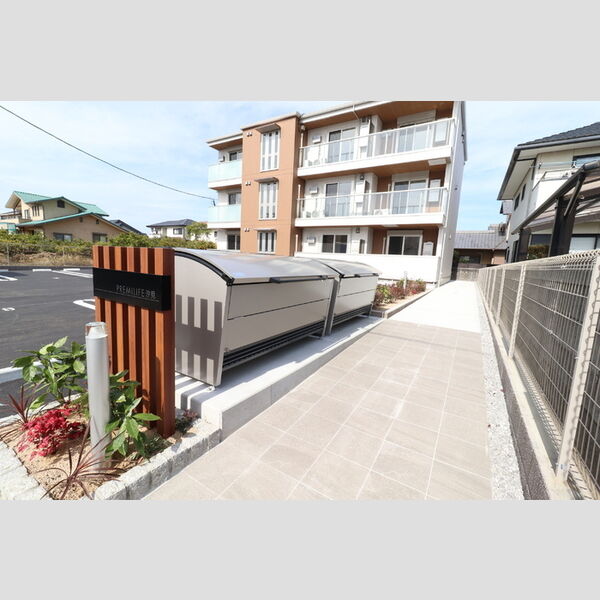 現地周辺 (ゴミ置場)