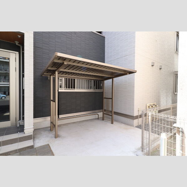 現地周辺 (駐輪場)