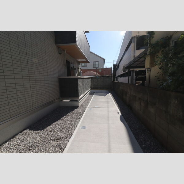 エントランス (オートロック玄関和周り 西側)