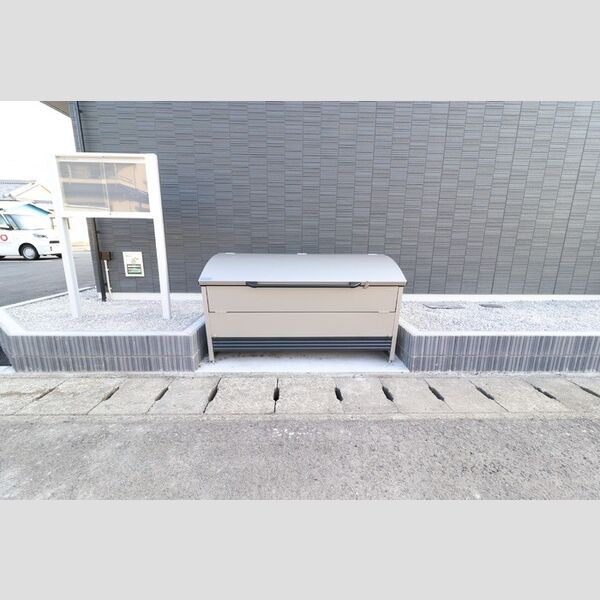 現地周辺 (ゴミ置場)