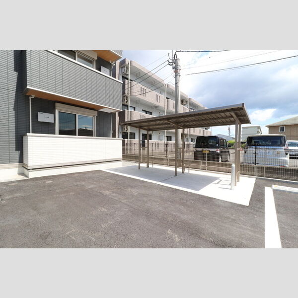 現地周辺 (駐輪場)