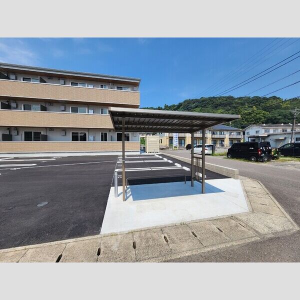 現地周辺 (駐輪場)