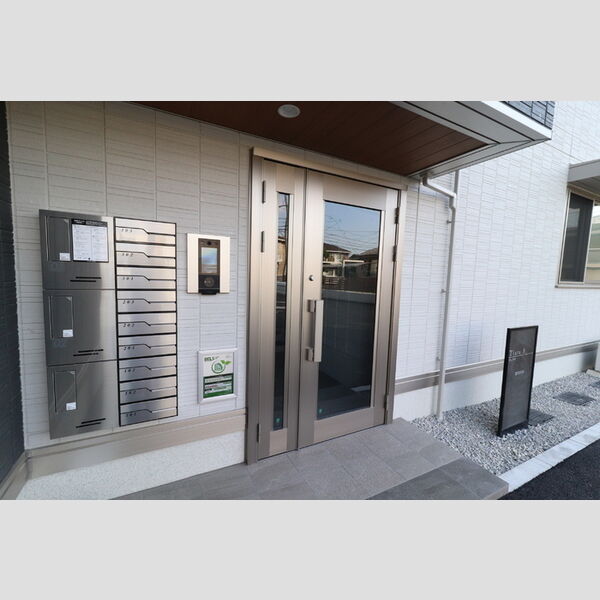 エントランス (共用玄関)