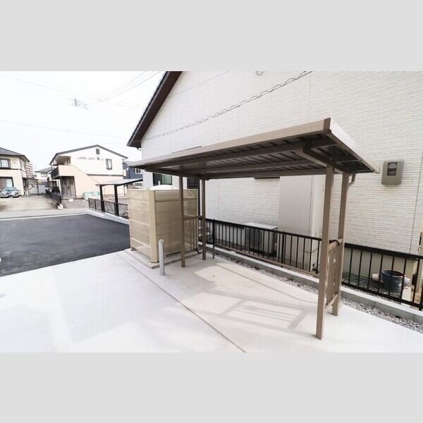 現地周辺 (駐輪場)