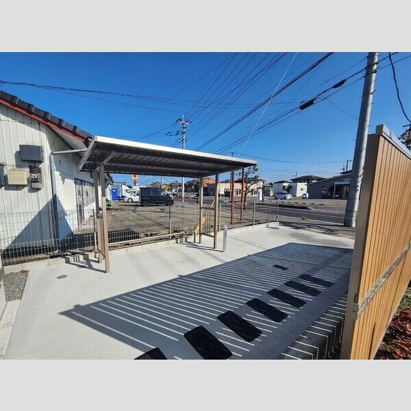 現地周辺 (駐輪場)