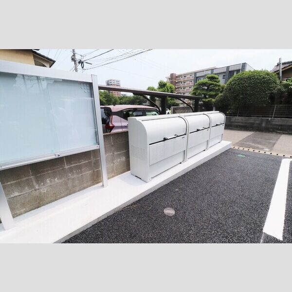 現地周辺 (ゴミ置場)