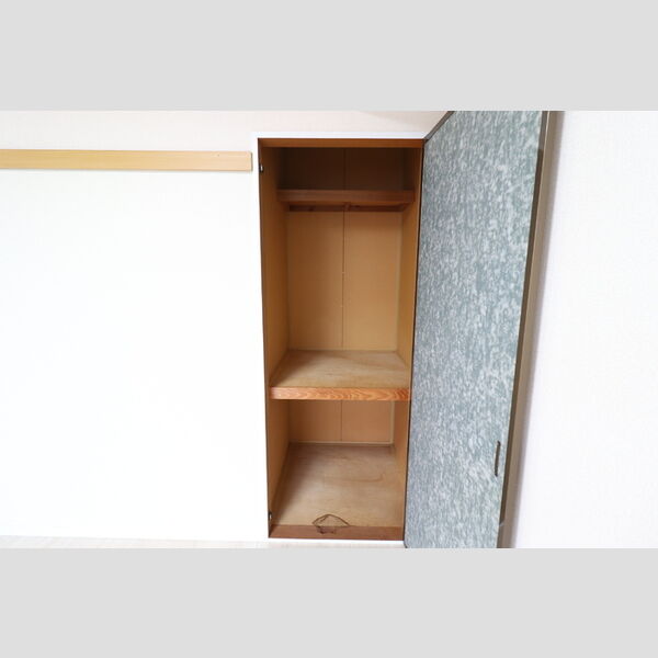 その他 (202 押入)