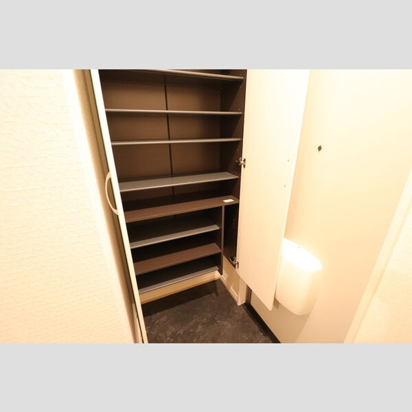 玄関 (202　玄関収納)