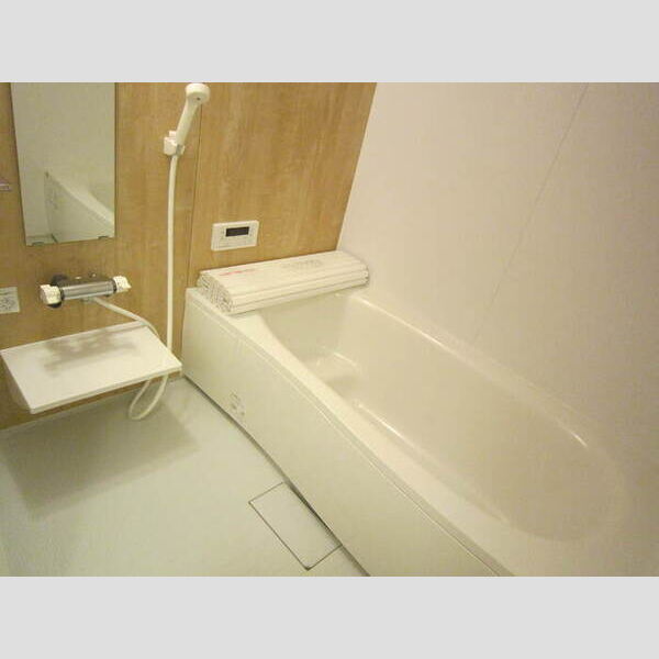 バス (201　浴室)