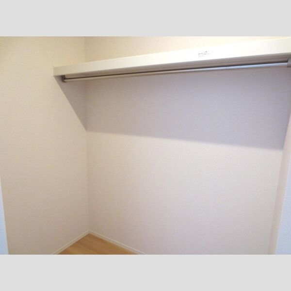 収納 (302 ウォークインクローゼット)