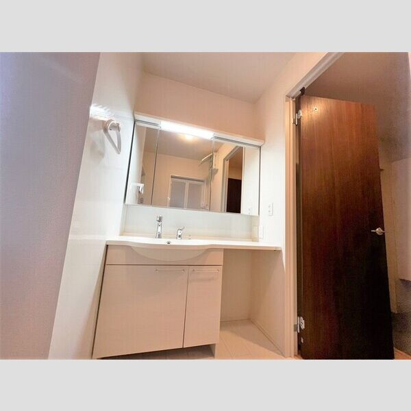 洗面所 (102　洗面所)