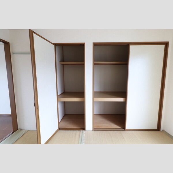収納 (202 押入)