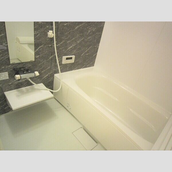 バス (203　浴室)