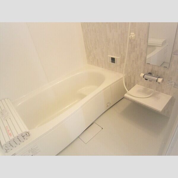 バス (102　浴室)