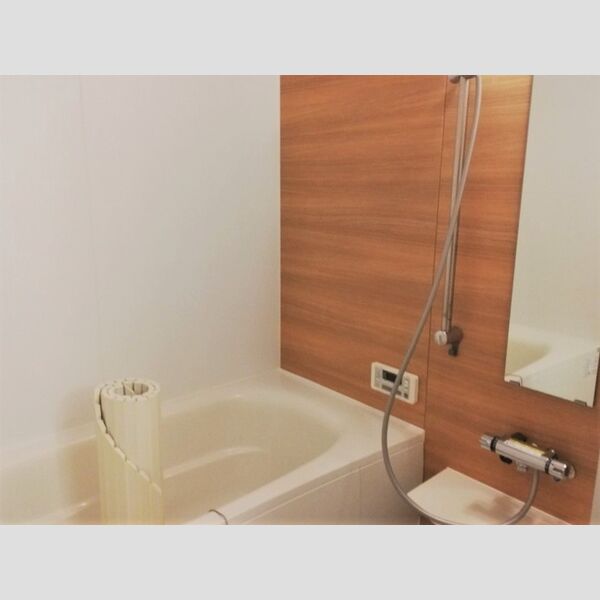 バス (102　浴室)