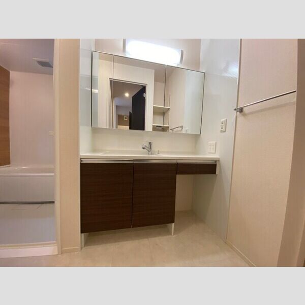 洗面所 (102　洗面所)