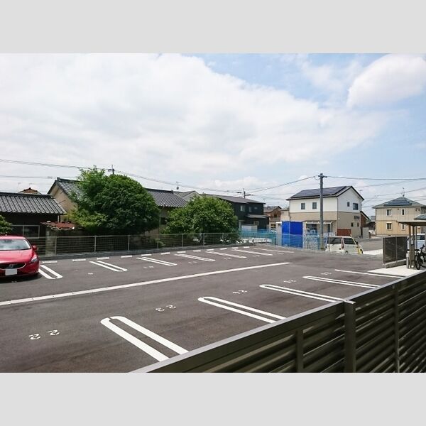 その他 (駐車場)