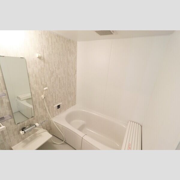 バス (201　浴室)