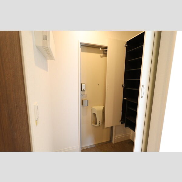 玄関 (102　玄関)