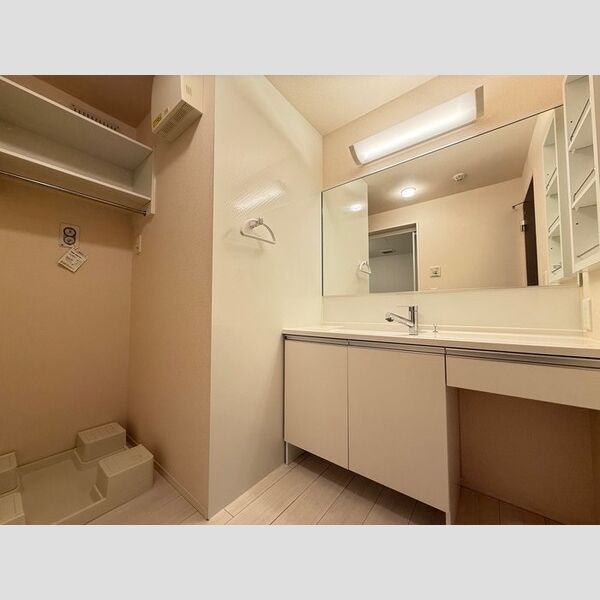 洗面所 (202　洗面所)